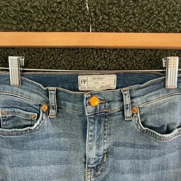 Free People Frayed Hem Skinny Jeans - Picture 5 of 8